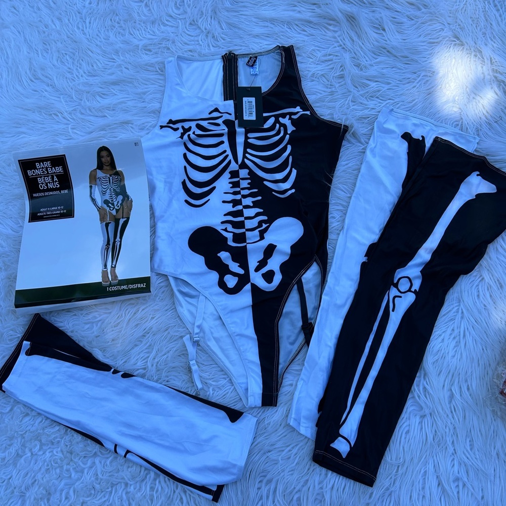 Women’s bare bones costume (R)